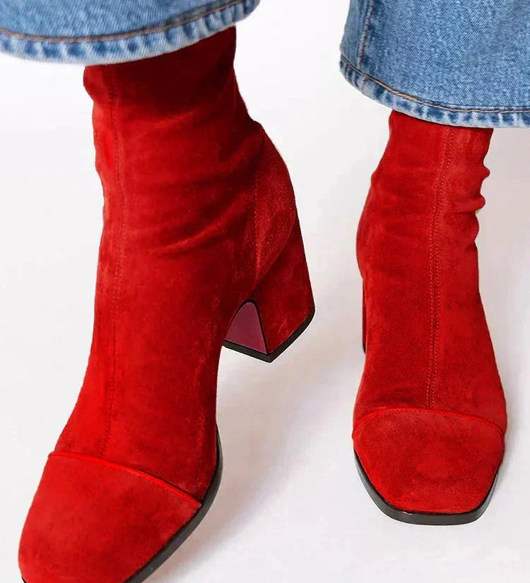 Alma – Veloursleder-Stiefeletten mit Absatz