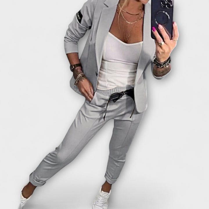 Malou - Completo beige con top, blazer e pantaloni