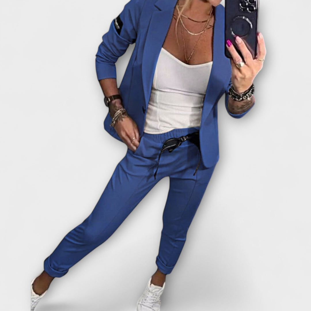 Malou - Completo beige con top, blazer e pantaloni