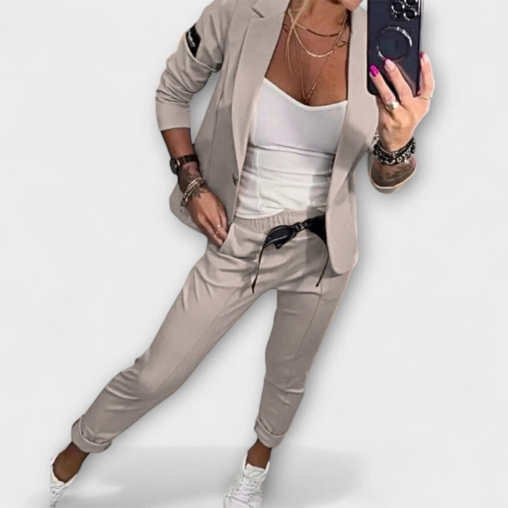 Malou - Completo beige con top, blazer e pantaloni