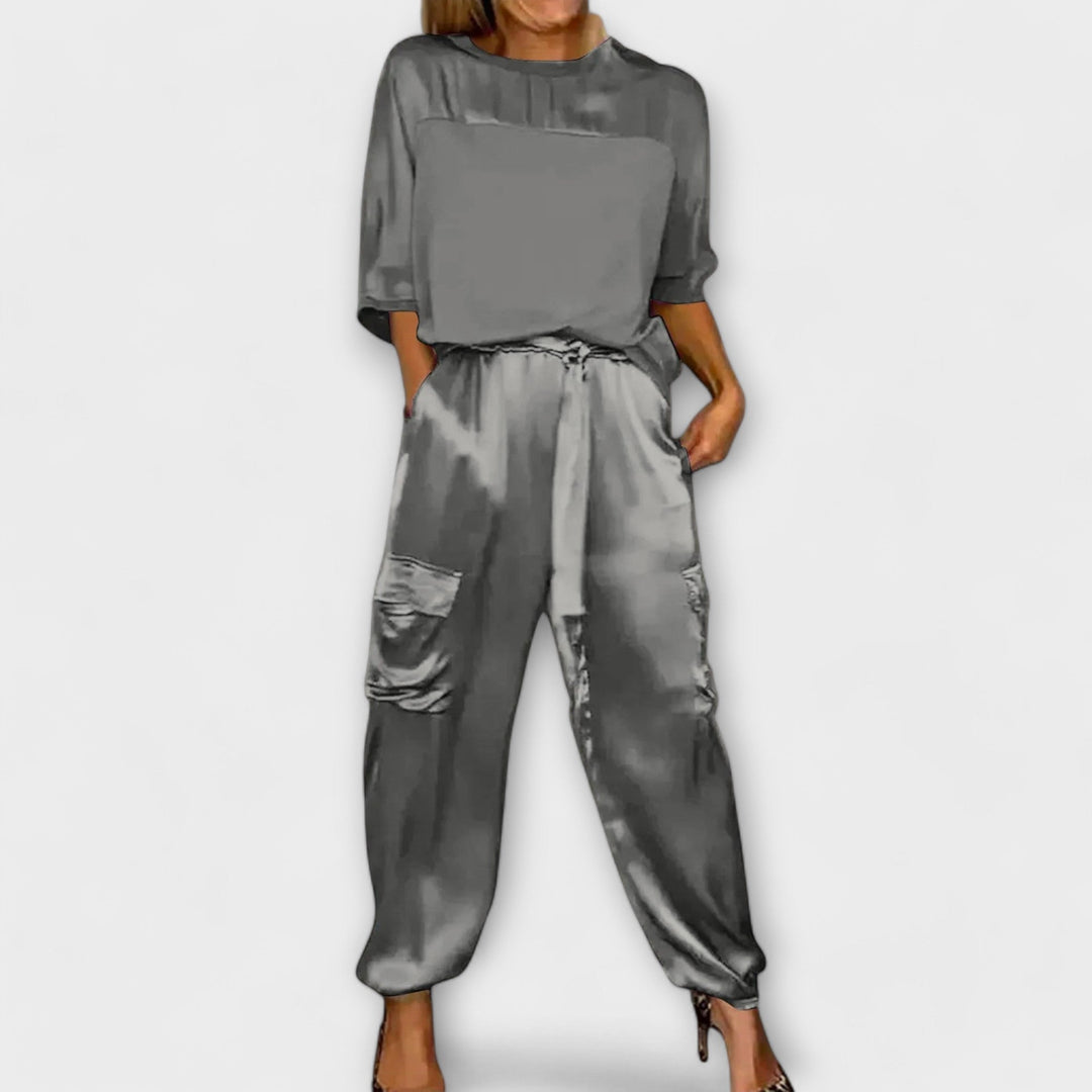 Set in raso color kaki con top e pantaloni