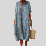 Blaues Kleid mit Blütenmuster