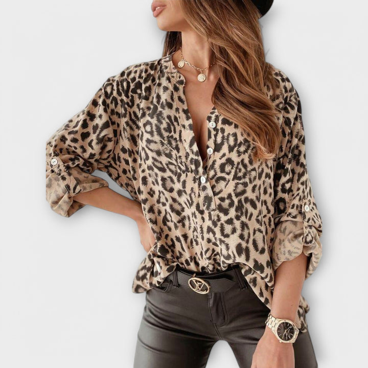 Clara - Camicetta alla moda con motivo leopardato