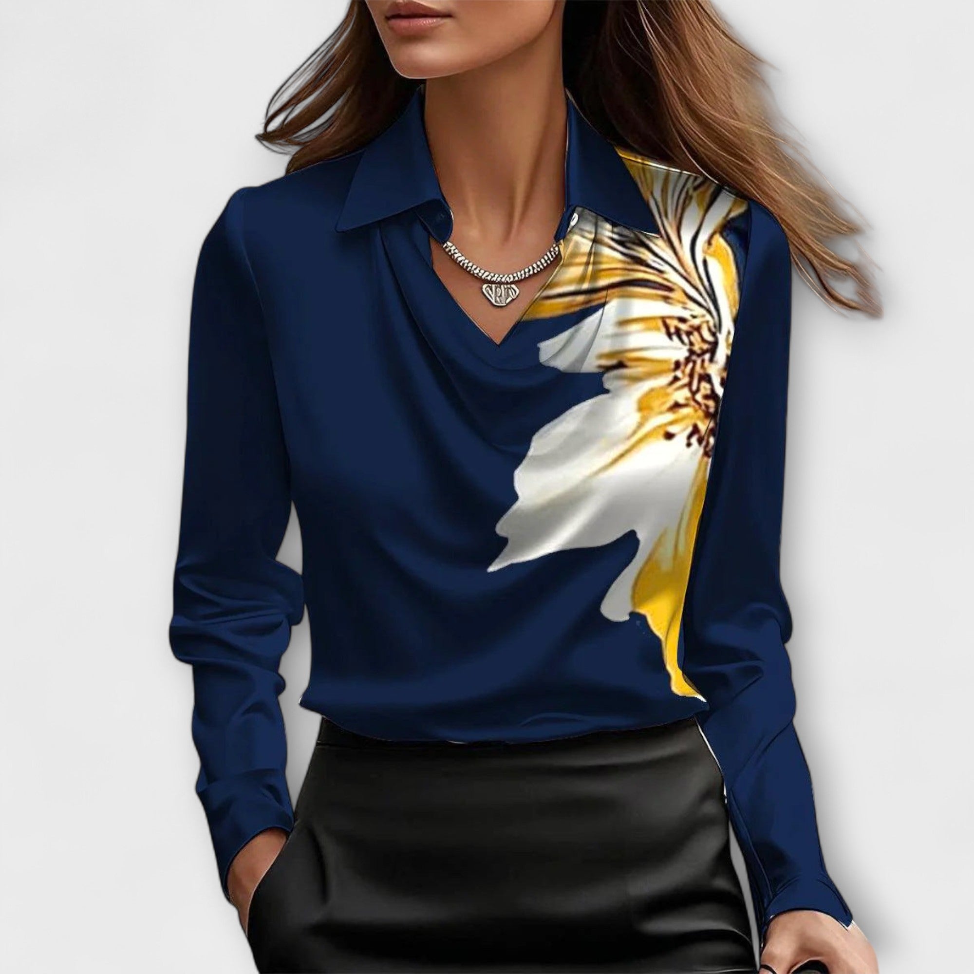 Meli - Champagnerfarbene glänzende Bluse mit Raffung
