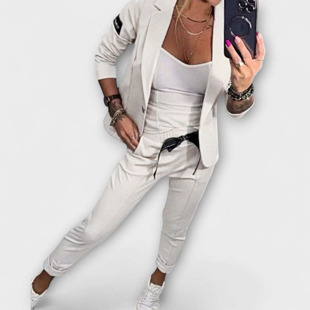 Malou - Completo beige con top, blazer e pantaloni