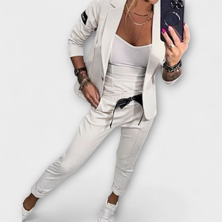 Malou - Completo beige con top, blazer e pantaloni