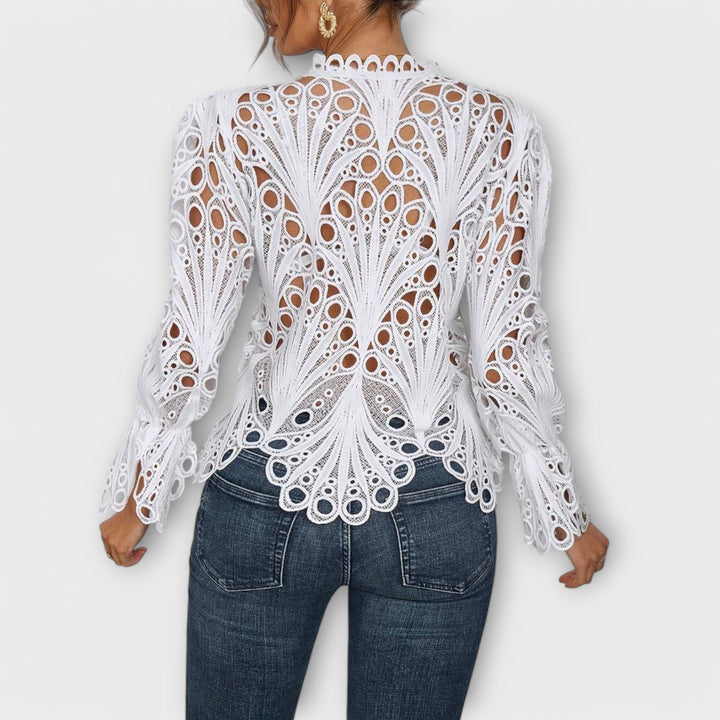 Savannah - Weisse asymmetrische Bluse mit Spitze