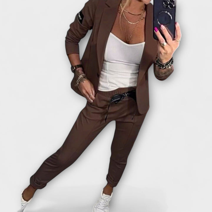 Malou - Completo beige con top, blazer e pantaloni