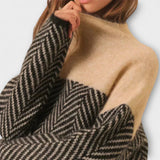 Agathe - Brauner Rollkragenpullover mit Fischgrätmuster
