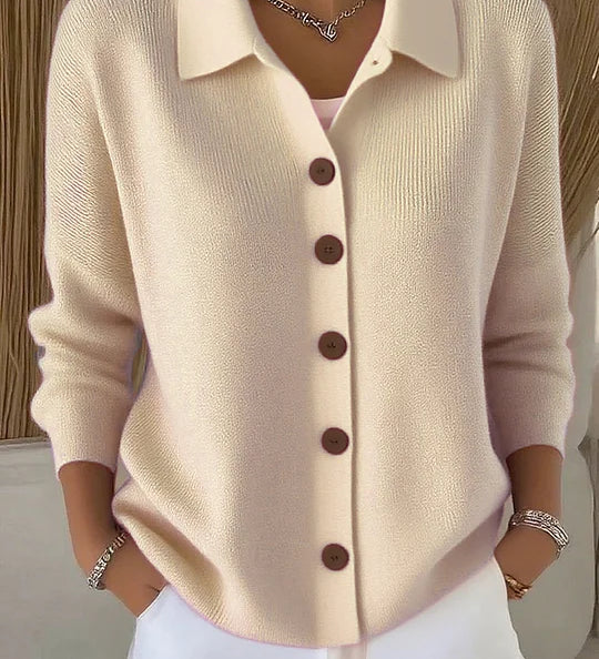 Josefina | Strickjacke mit Kragen und Knöpfen