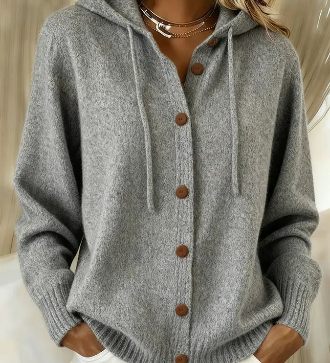 Begoña | Strickjacke mit Kapuze und Knöpfen