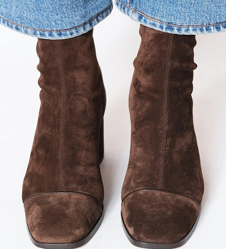 Alma – Veloursleder-Stiefeletten mit Absatz