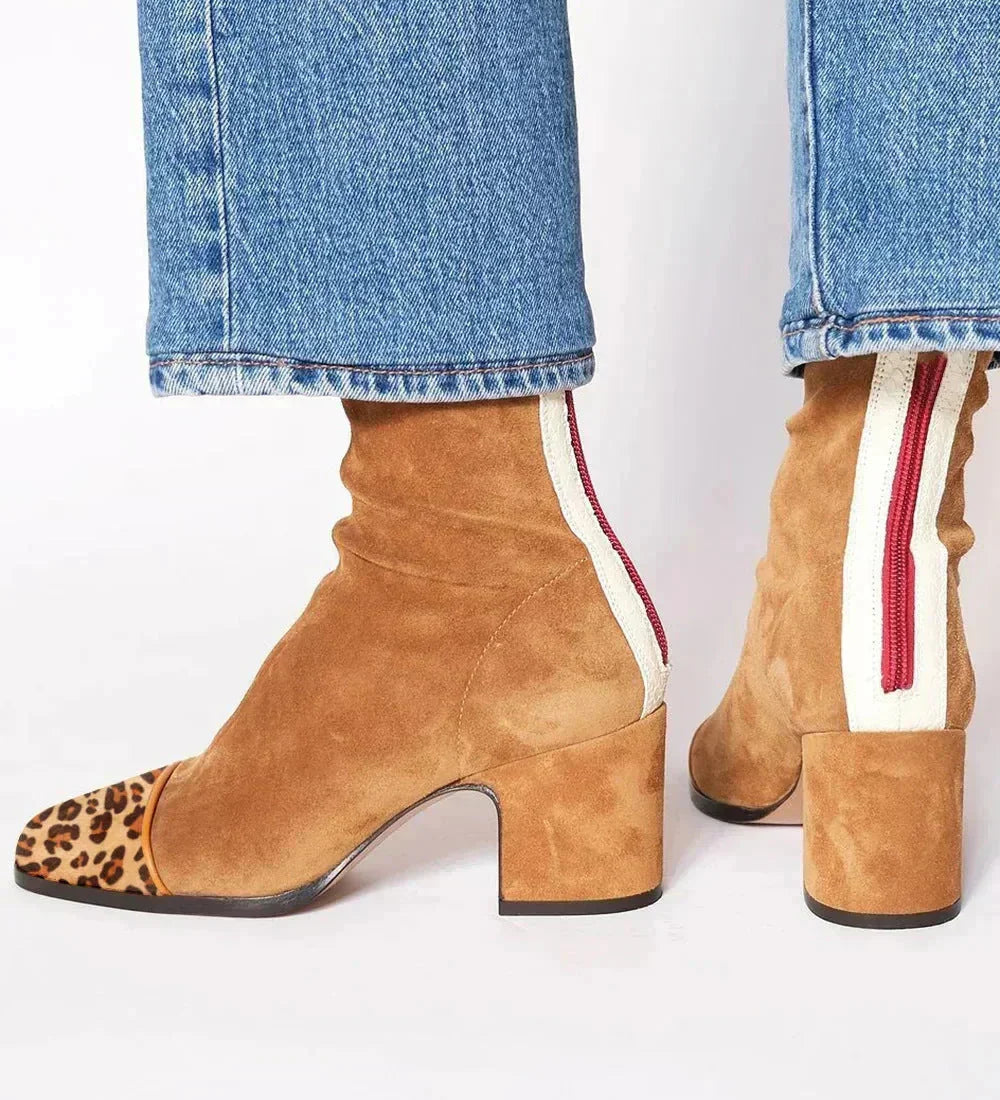 Alma – Veloursleder-Stiefeletten mit Absatz
