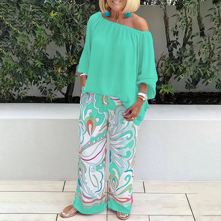 Yesenia - Completo blu con top a spalle scoperte