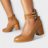 Annegret - Rote Pumps mit Riemen