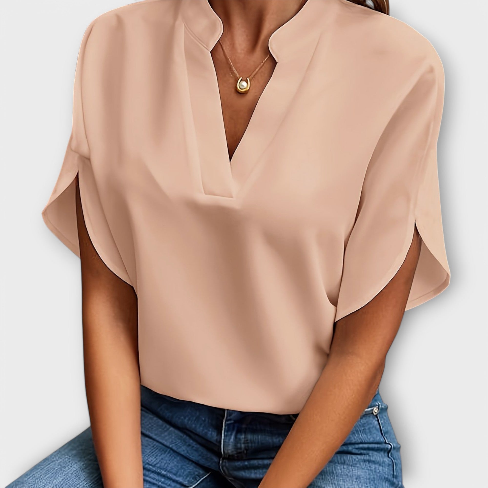 Vivi - Weisse leichte Bluse mit V-Ausschnitt