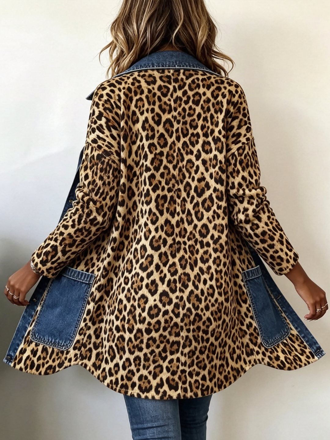 Maren | Lange Jacke mit Leopardenmuster und Jeansbesatz