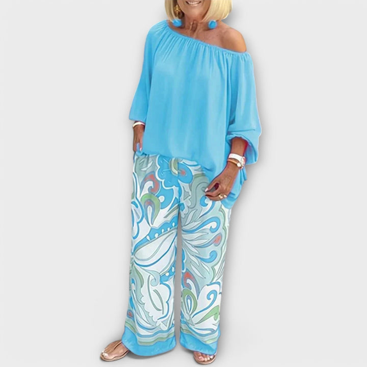 Yesenia - Completo blu con top a spalle scoperte